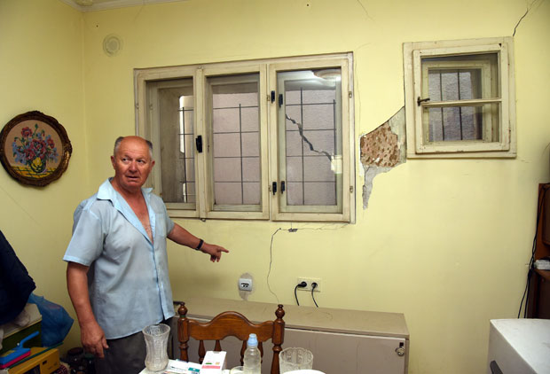 Вода поткопала темеље станова